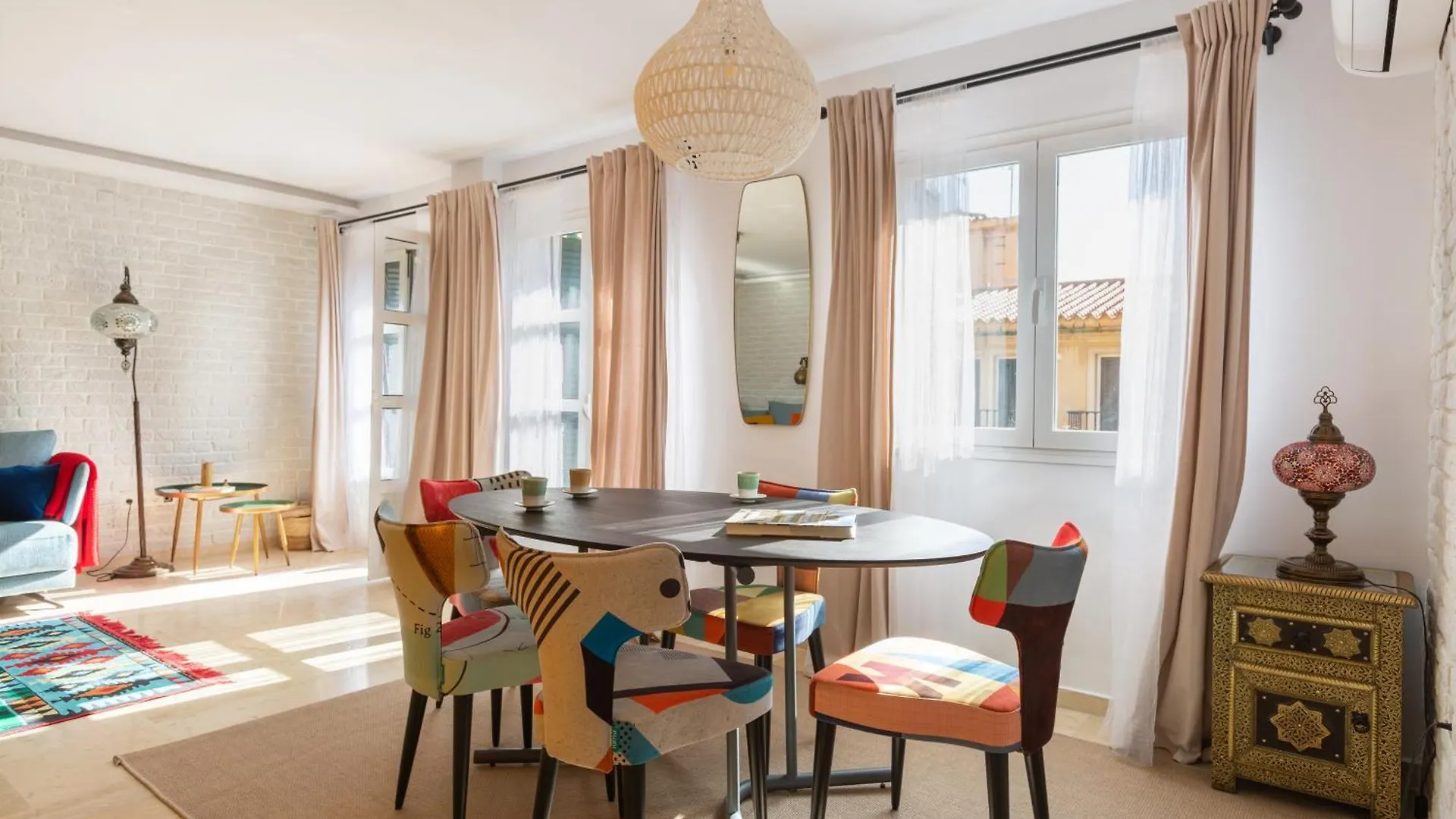 Malaga Centro Ii: Central And Bright Apartment With Balconies contacts